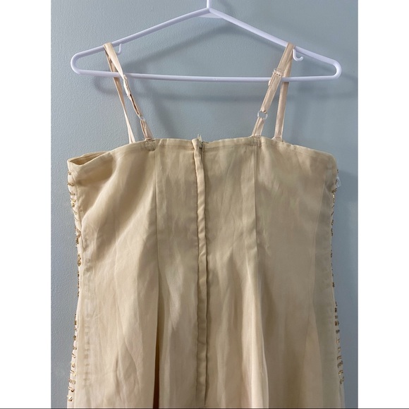 Golden dress - Picture 7 of 7